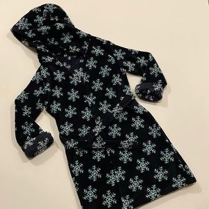 Baby gap navy blue robe with light blue snowflakes.  Kids size 5T